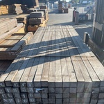 Ca. 80x Azobe Palen Fijnbezaagd Gepunt, 60x60mm, lengte 275cm